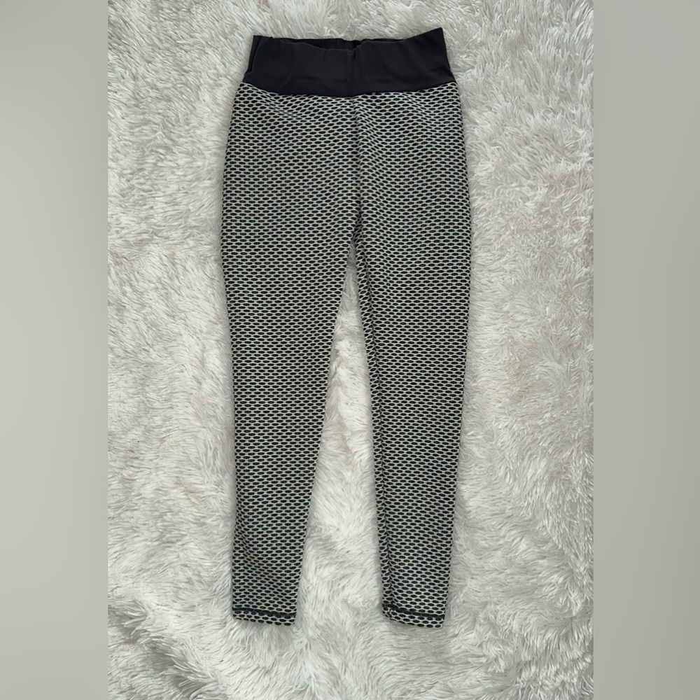 “TikTok famous leggings”